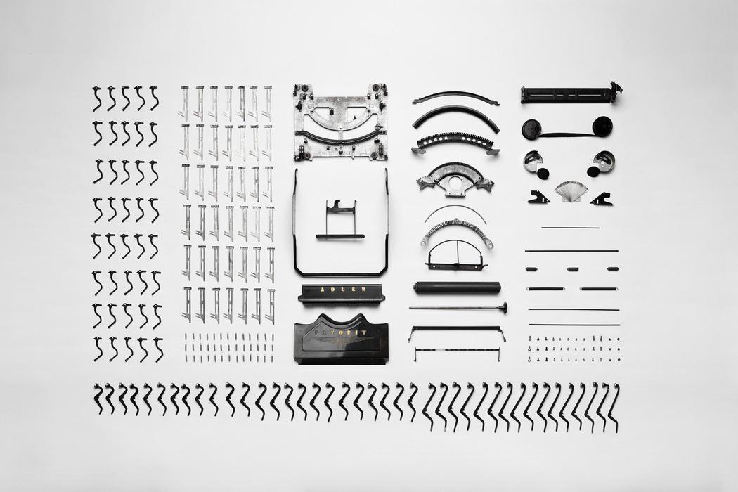Typemachine in onderdelen